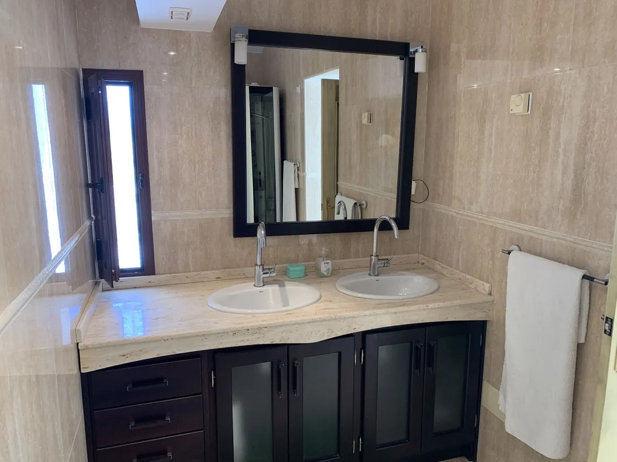 11e0c030-74e4-4b5f-b1e9-794d8d9e3b47