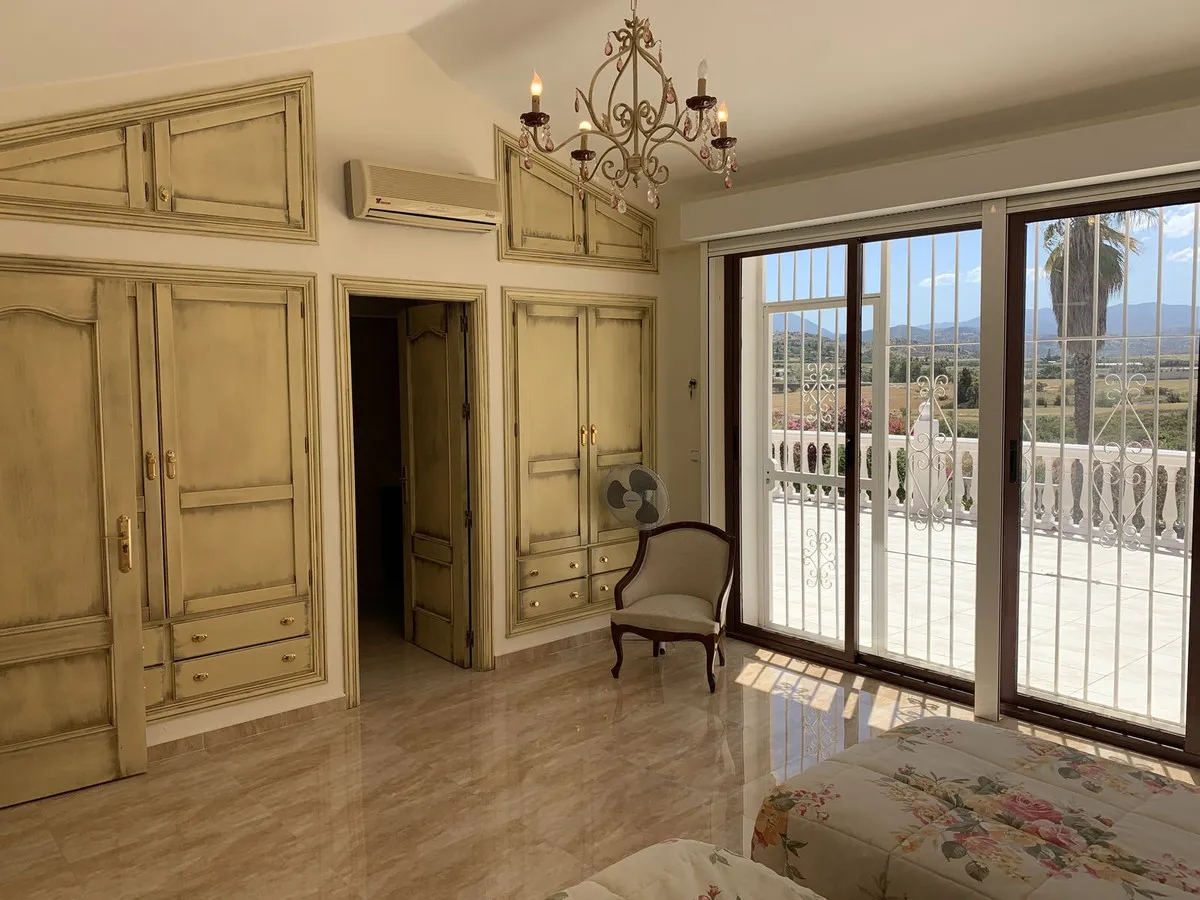 1b7f5813-f5e9-457d-8d2d-88f0895a4185