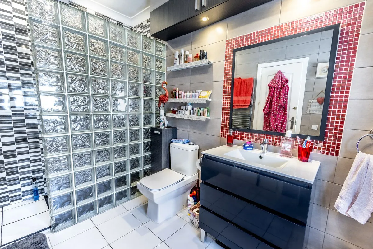 17b4a516-af0c-4f77-a87a-e44a41a26830