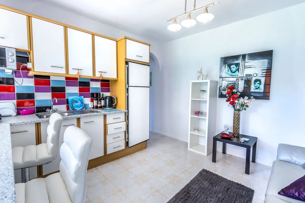 44b2ec0e-e8b0-436b-8c35-dd5ed211a3d8