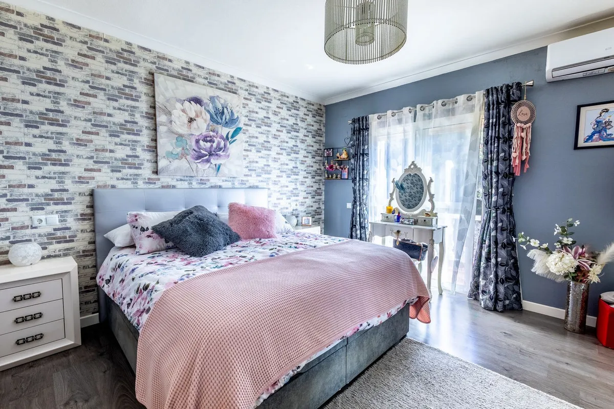 48115992-d720-4652-bd27-d1d5808f1a23