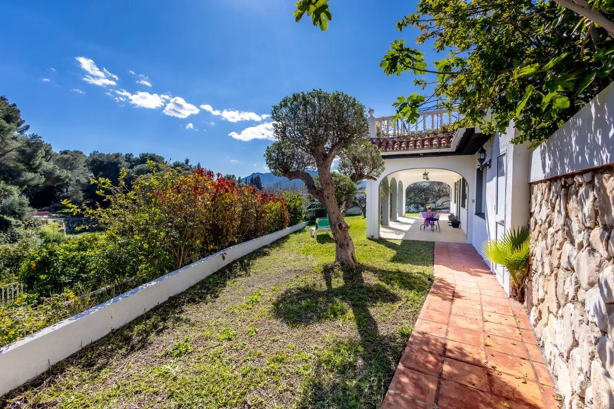 5f76cb5f-ddb1-4e48-9d28-fd5c1b8f2657