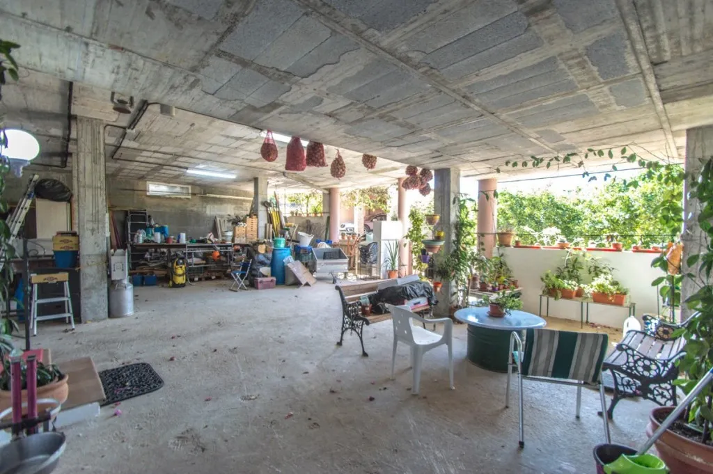 b6e37c21-fb52-42c2-949c-28da80b08edc