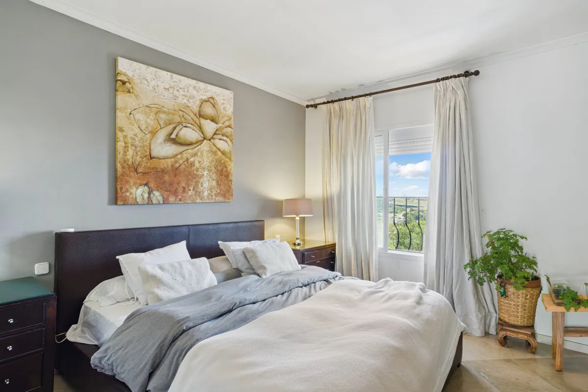 e33b647f-0a22-4c9e-bcdf-2c38e4bd3a14