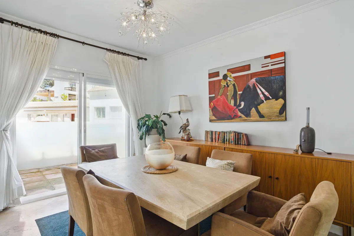 f4b8e1e2-2bef-4f51-b28b-efc794df3800