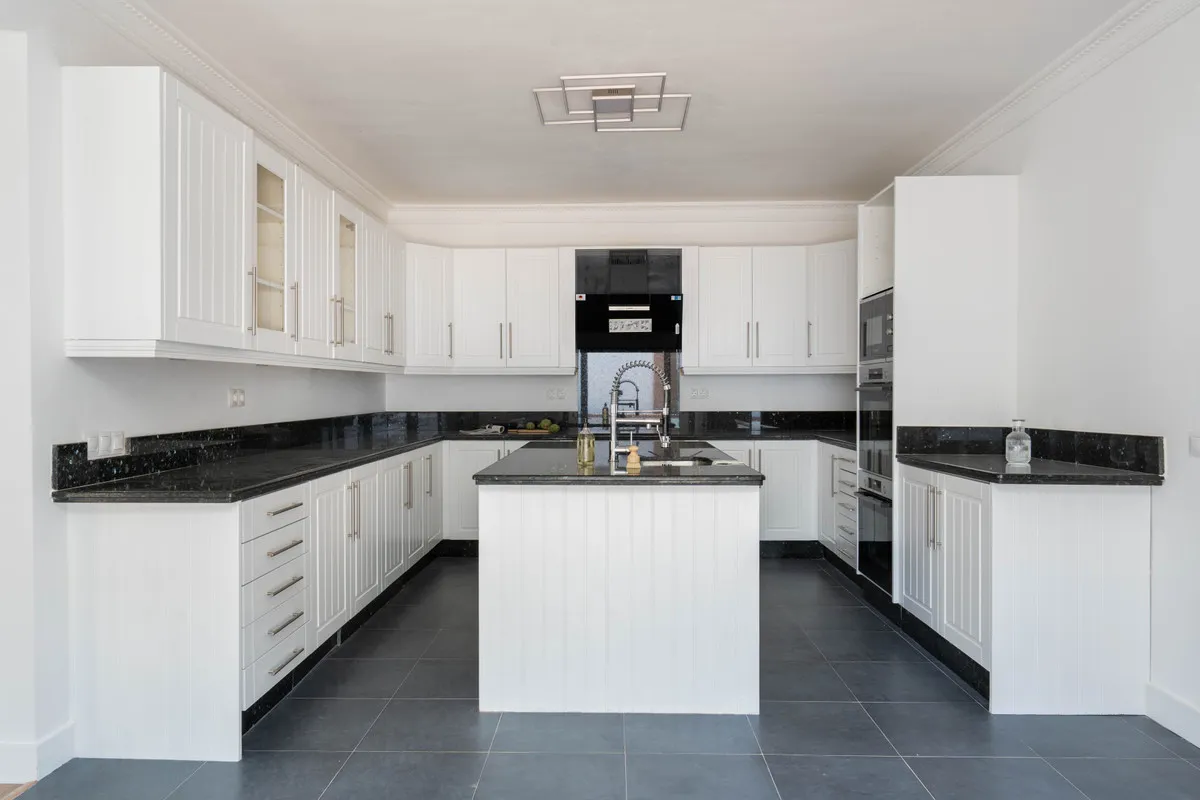 e1678082-e050-4c43-9859-d22f674b9cf3