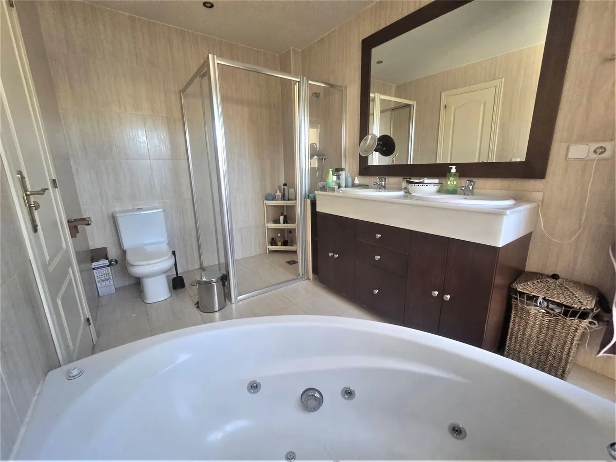 a41a6d1c-2ec5-4f77-a923-a0f9145e6304