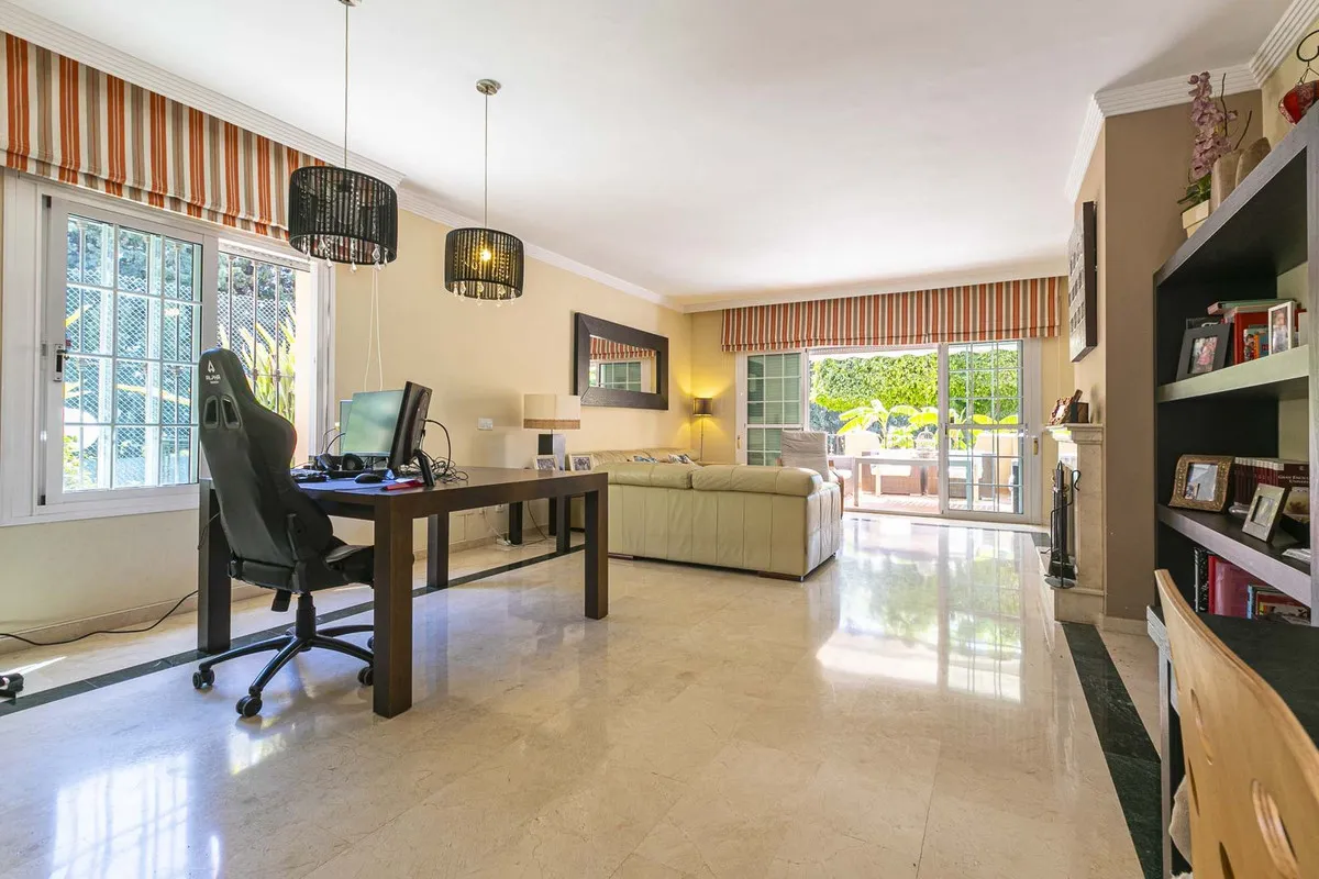 984a0386-805e-4e6b-b267-7b4a41539f54