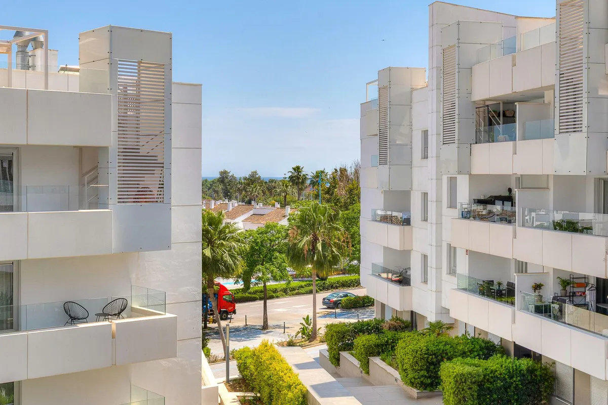 70f8b854-ccc9-47b7-835d-42165ae98b3a