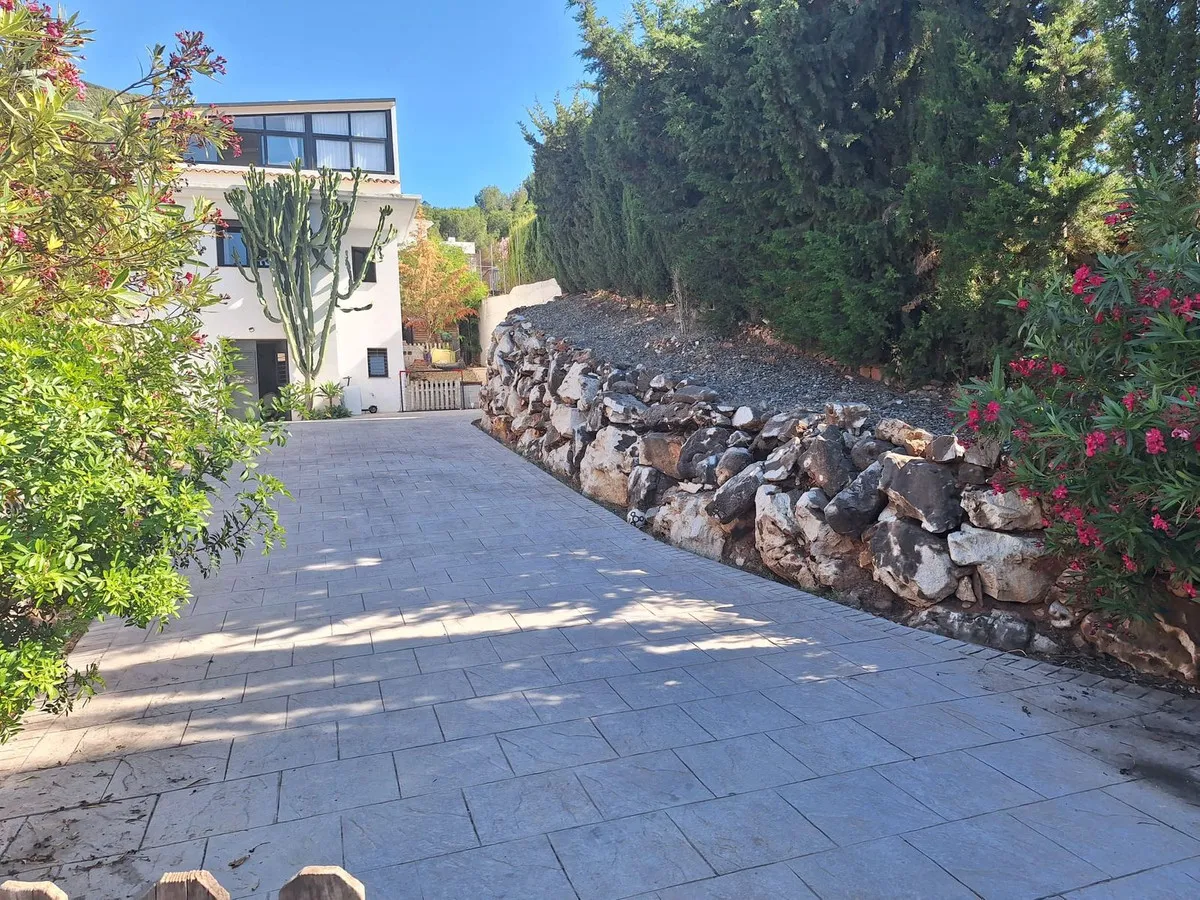 69fe3ac7-75d4-4783-b177-234953078b9f