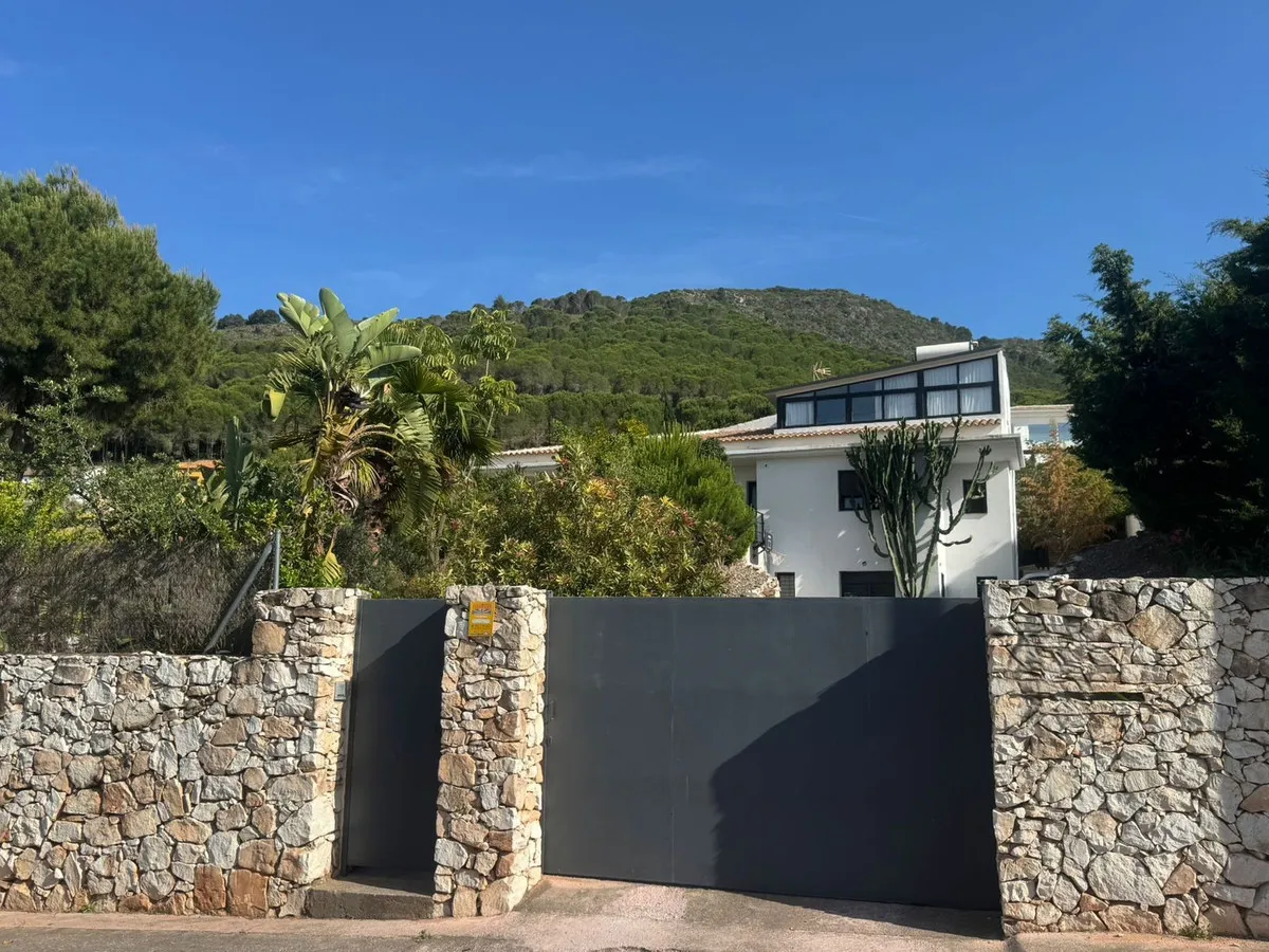 9989a33e-a379-457b-b414-b359c00f8265