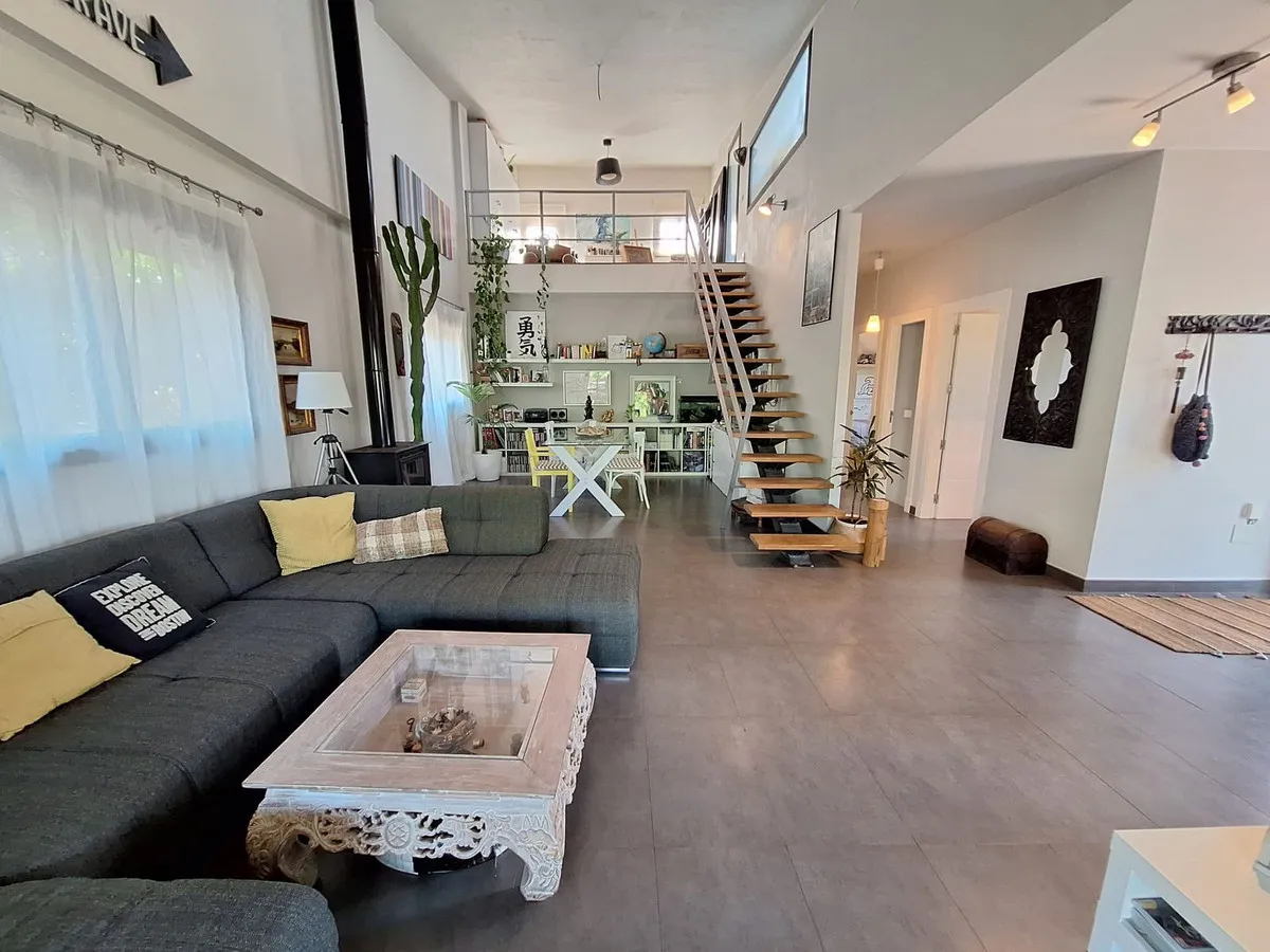 b4dc0b3b-2ce8-4863-ae4b-308dd06b2d4f