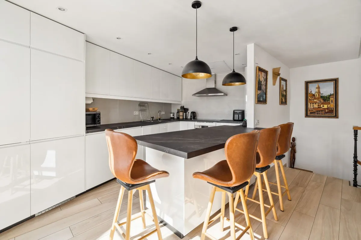 1370d325-a5c1-44b5-83d5-6a29d79a2c8c