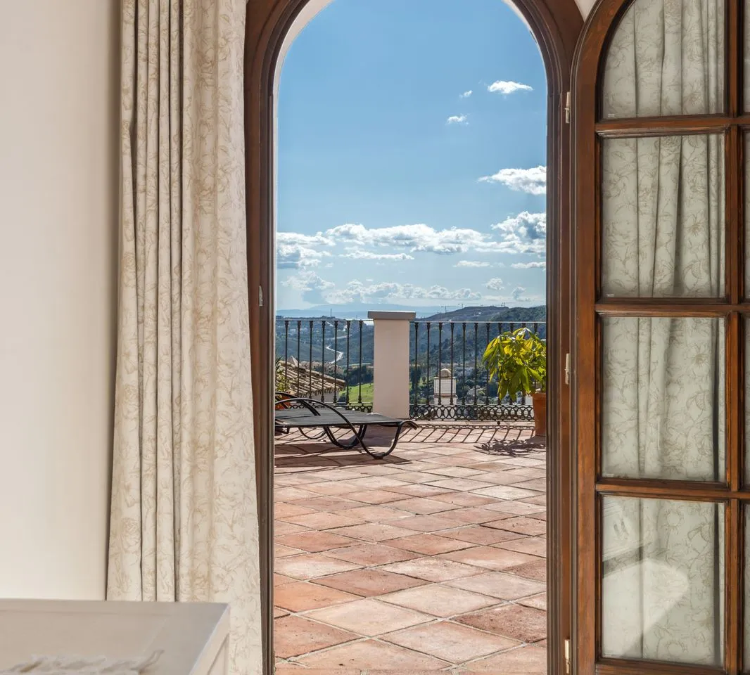 e06f8b43-5e62-43b7-8760-3676badef4c2