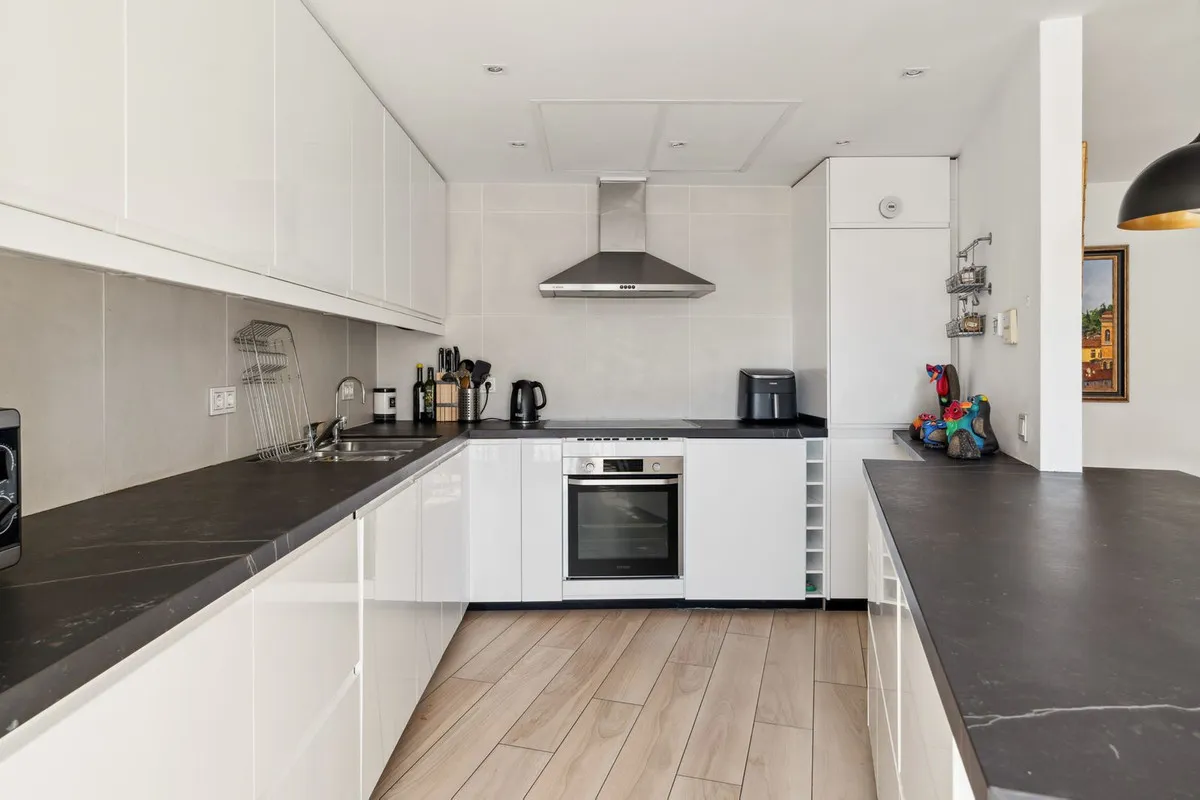 e64a2205-9cf3-4aa2-9431-7d30b46f2055