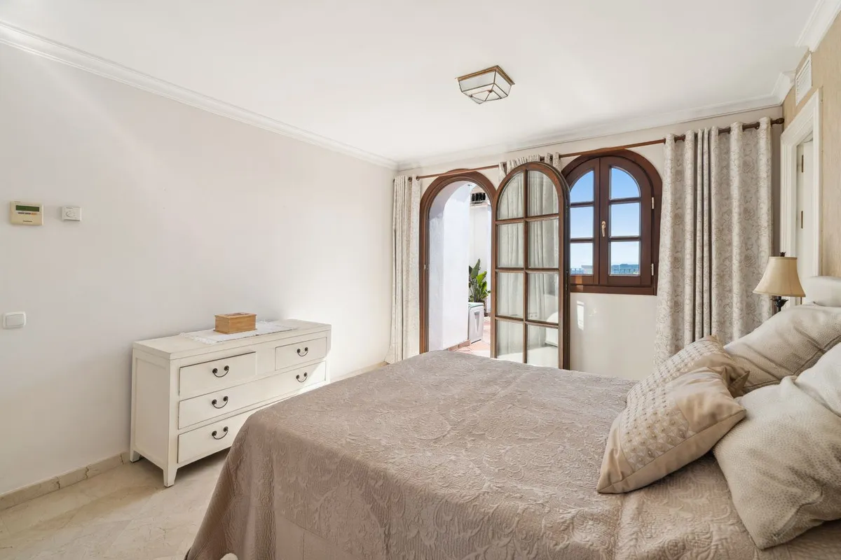 f3ca0200-fb0e-4b05-9eec-d80a0ae67661