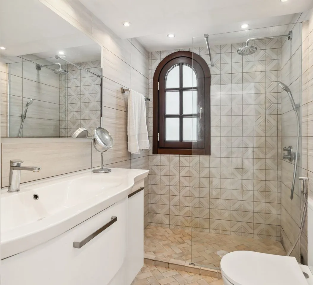 f7f56fa6-4511-4a22-8438-3afa5a640597