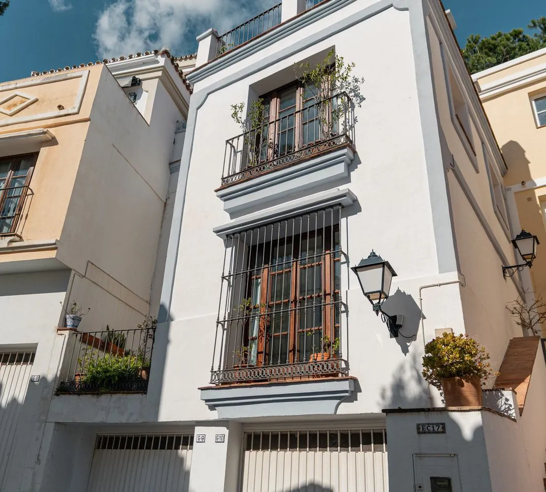 f9010f62-6bd8-4aba-876c-caa955a5a268