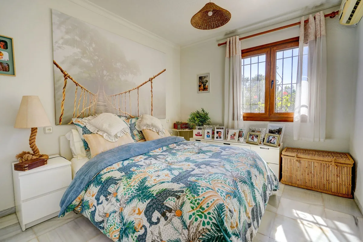 b8f15678-1768-4cea-aab6-a30b70778266