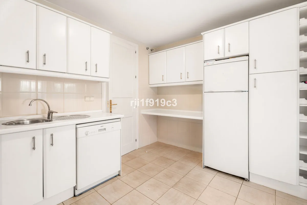 8aee3f96-e09f-4a07-8f33-8a8aeddc6d00