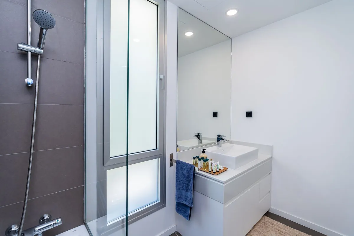 c12106aa-0fe5-4ede-9637-81d25fdab2f4