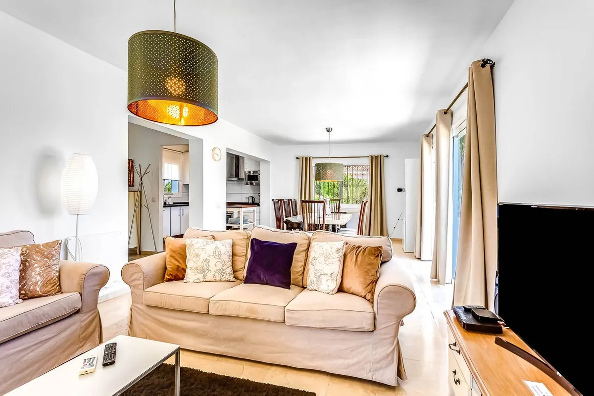 2a4834bc-f34d-4780-ae0c-69fcc5015ae2