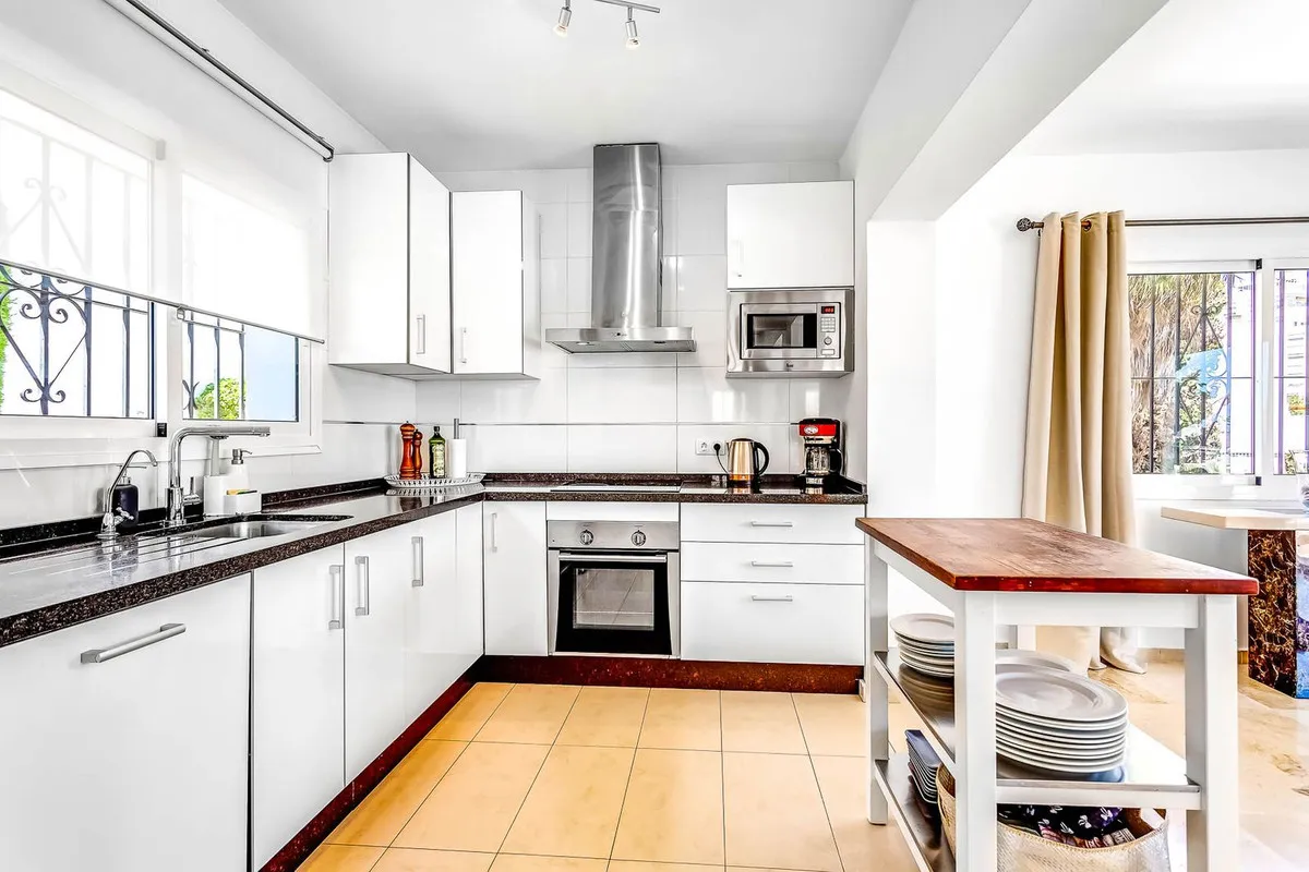 ead827ad-de73-4d37-b027-9265115e7c70