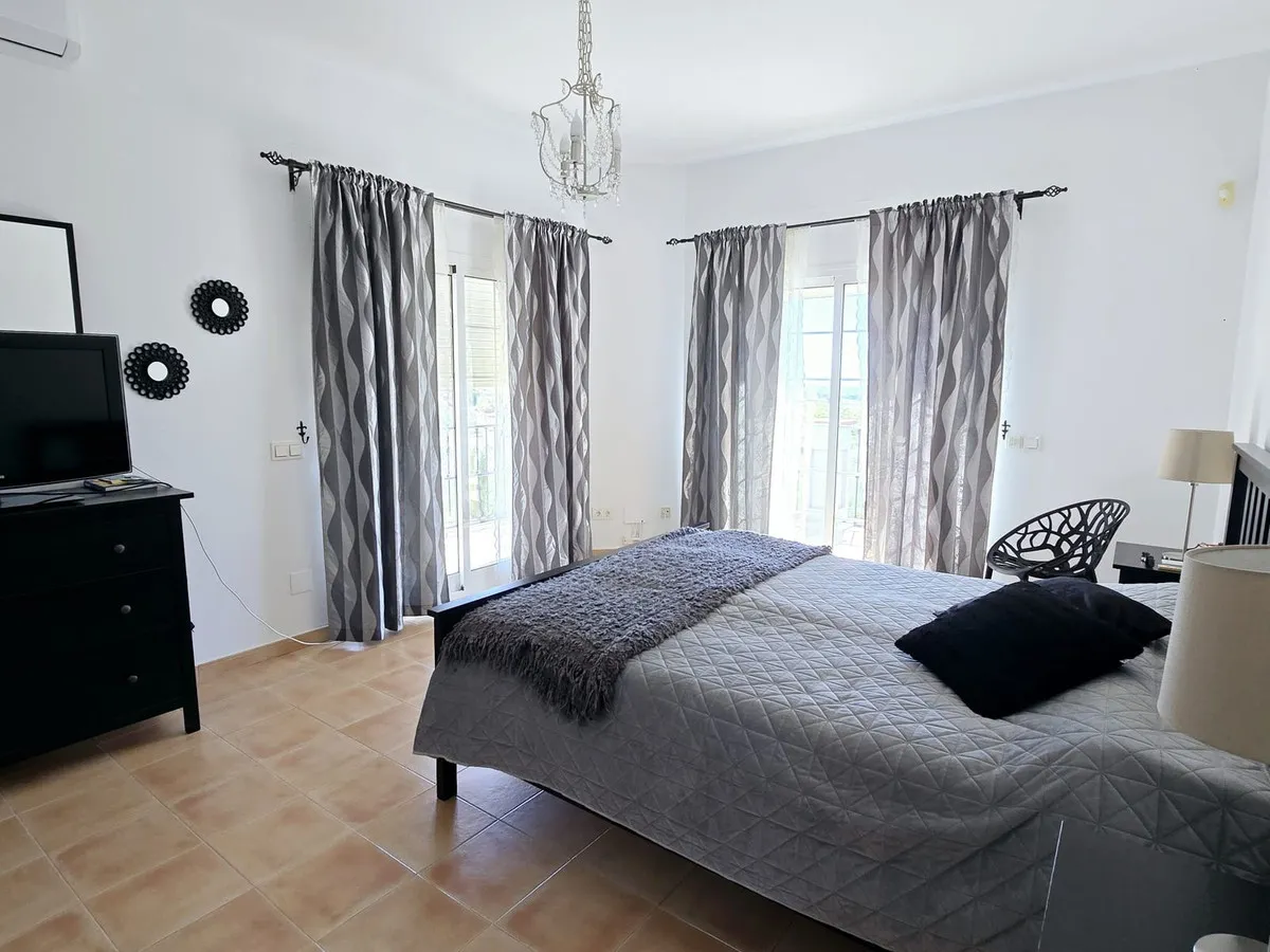 57cbe080-f4cc-4dda-a38e-a405a8ef3c30