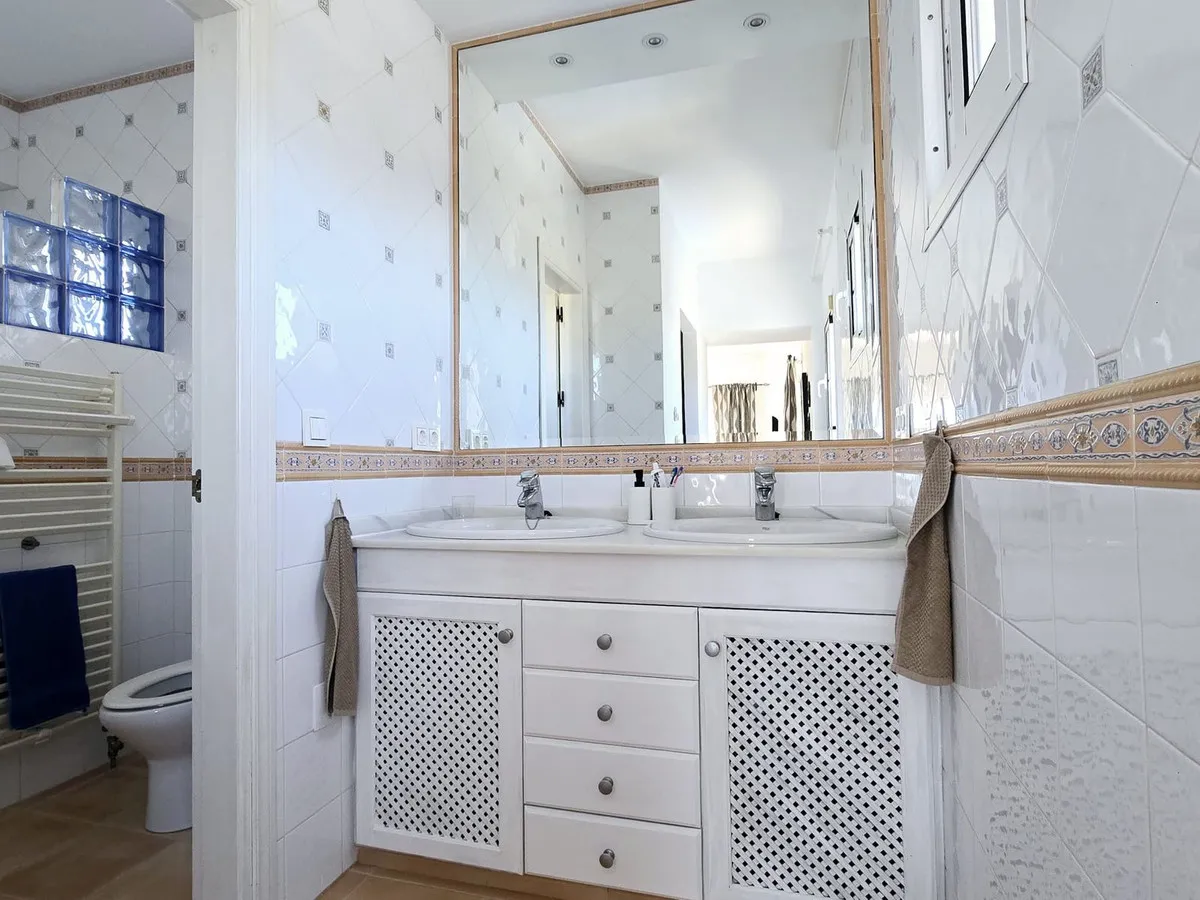 c00b81e9-71b7-4c7d-bc6e-c2694ad27e73