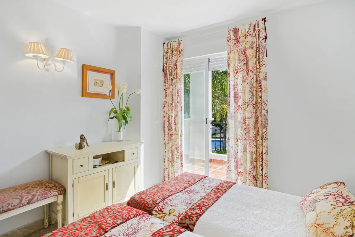 0dcf33c0-f163-4661-8767-cf94a77e14d9