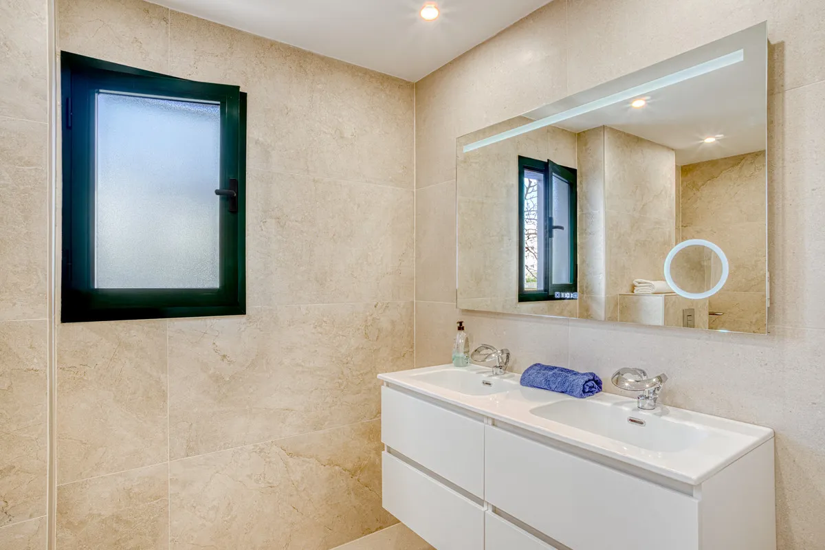 d1e2037b-1dcc-4d33-ba89-077d2f90a0e5