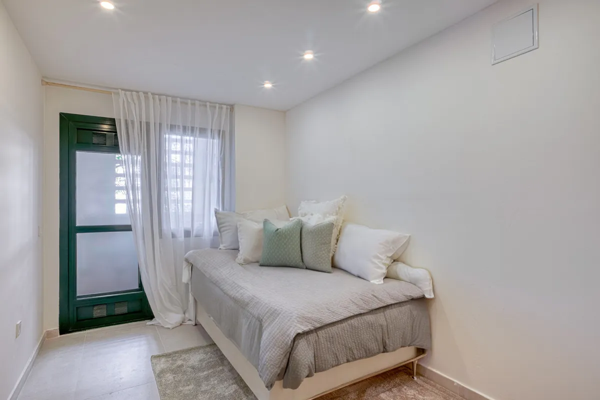 ff1f9d3c-d5eb-49af-b59e-23c3cd18987b