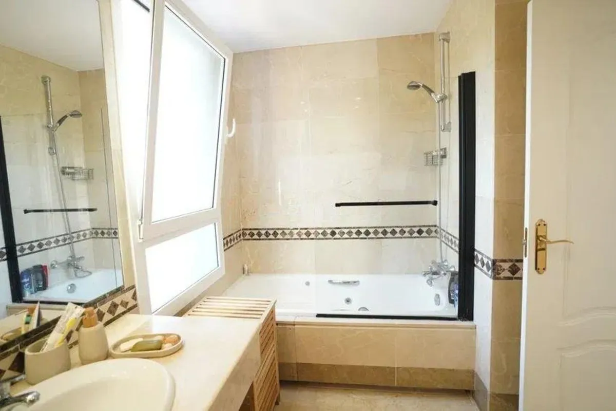 9b5f4c2e-80fb-4004-a383-a2003ad72a94