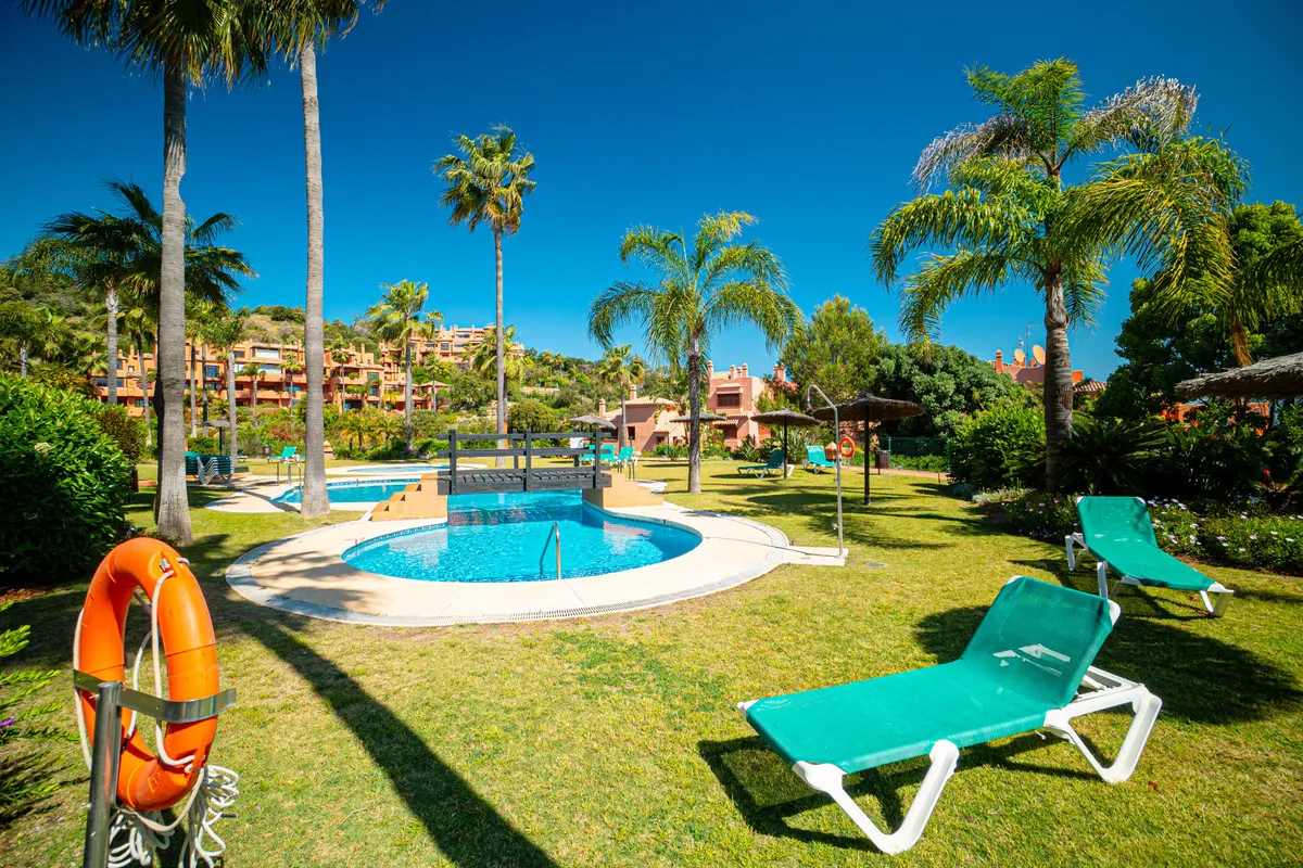 f594e6cb-a16a-4844-94e7-a84b52be3b22