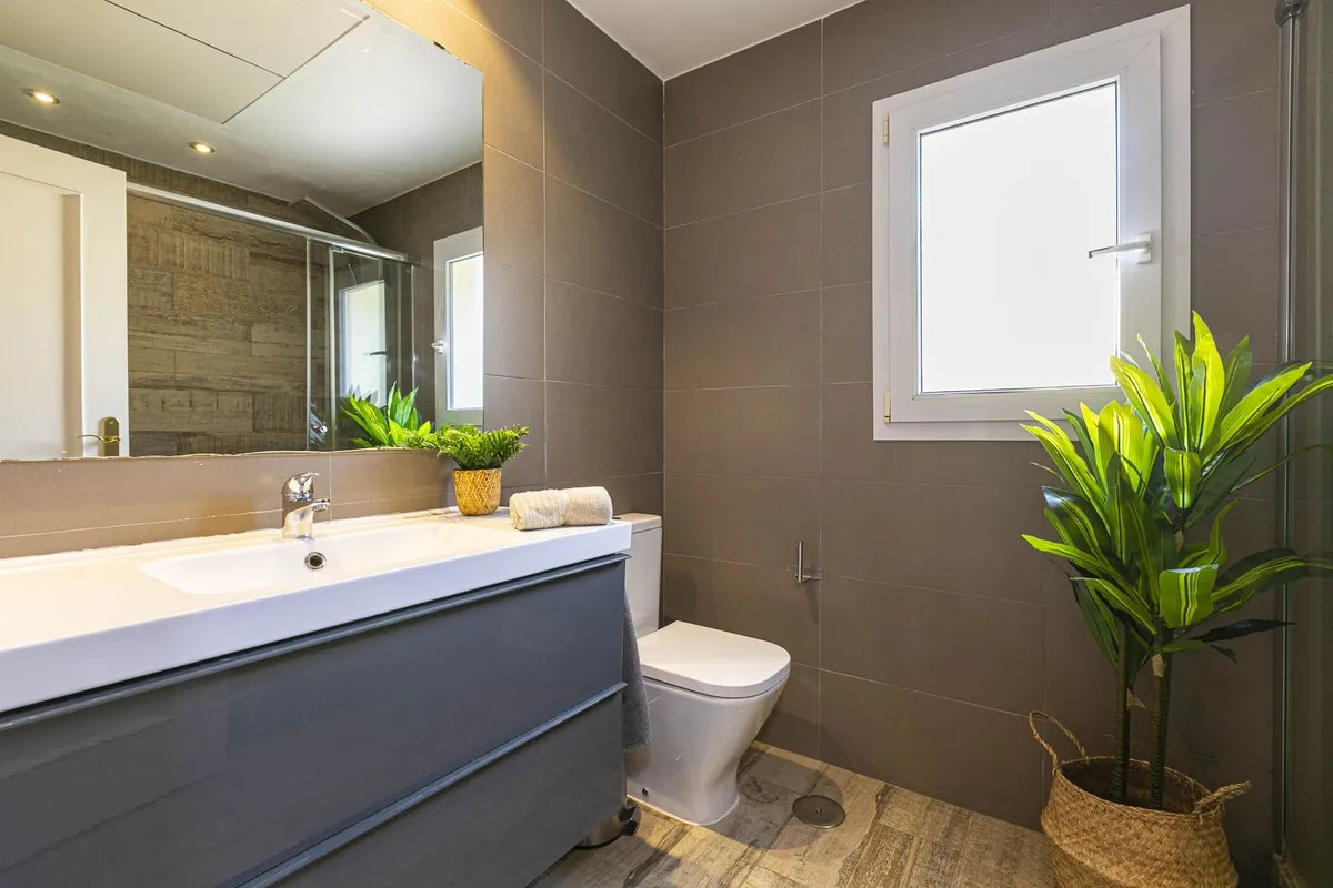 2d0c7c99-a5a5-4172-99c5-c34d94952654