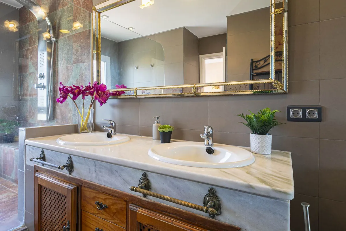 52b171b0-c313-4d95-a950-d56ab09f3673