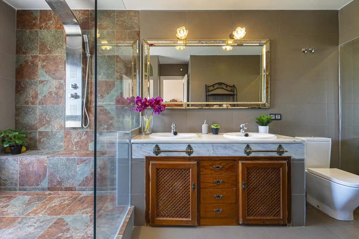 7f9d24fe-c3eb-4b5b-afce-9e5740eb6b52