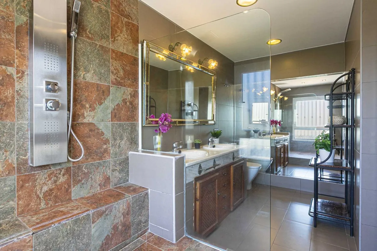 e03d0b7d-8a8d-44d7-8d74-72bf51b81cdd