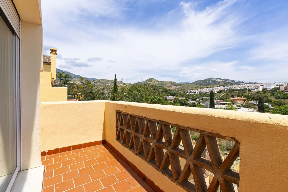 e4b8fce5-9f26-4fd6-a627-072b591de1eb