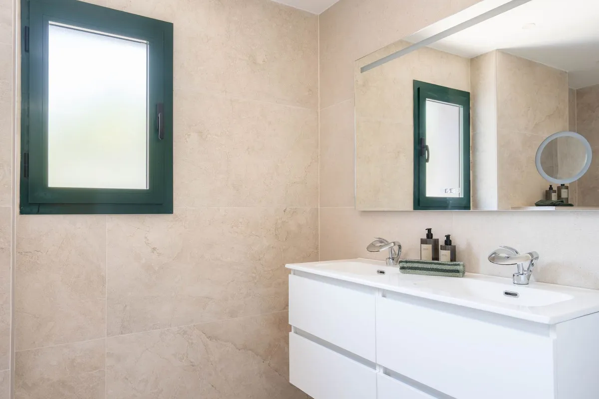 6e04b129-572e-4061-8458-218fb375edcd