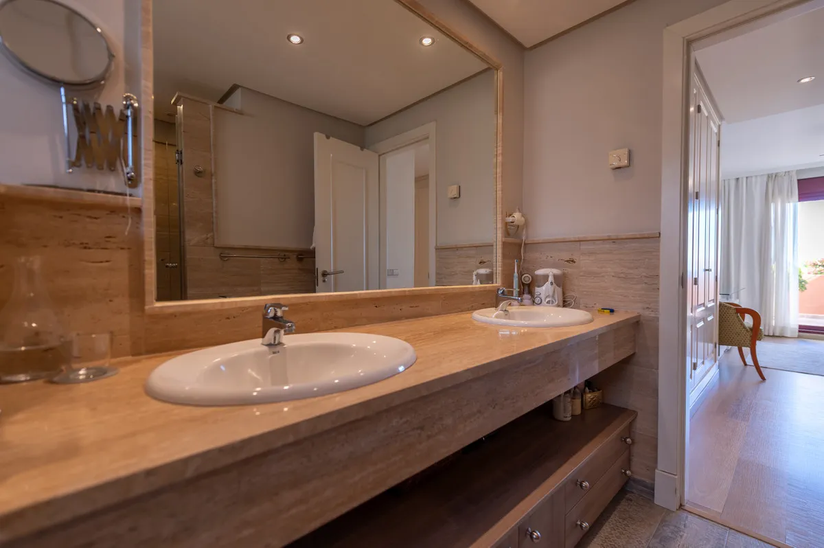 1f8593aa-47ee-40fa-b253-92f06347841a