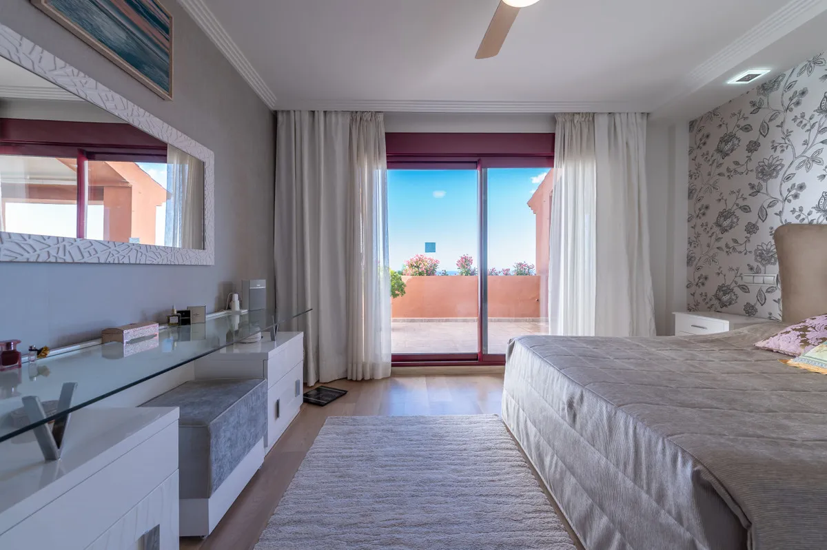 dc6e9a1b-6810-4dda-9681-de2e75a8d022