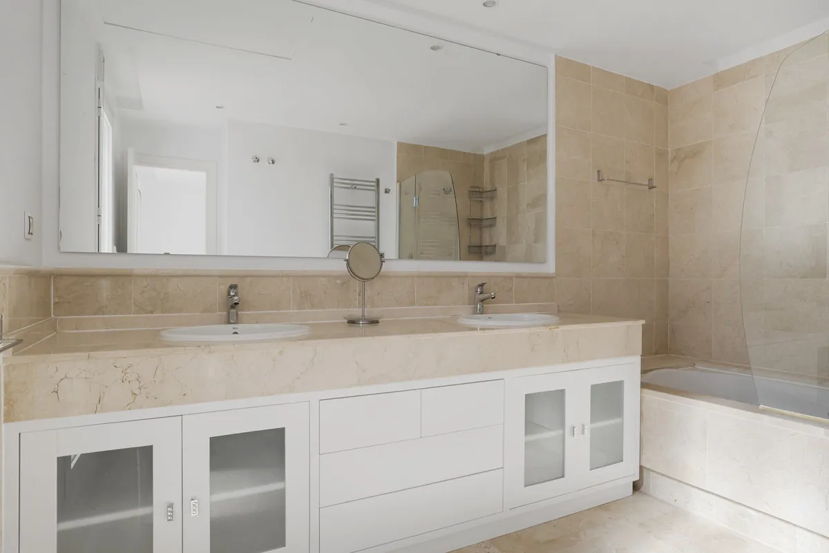 9b458b0d-bb0d-4f28-a275-c1bf734d884e