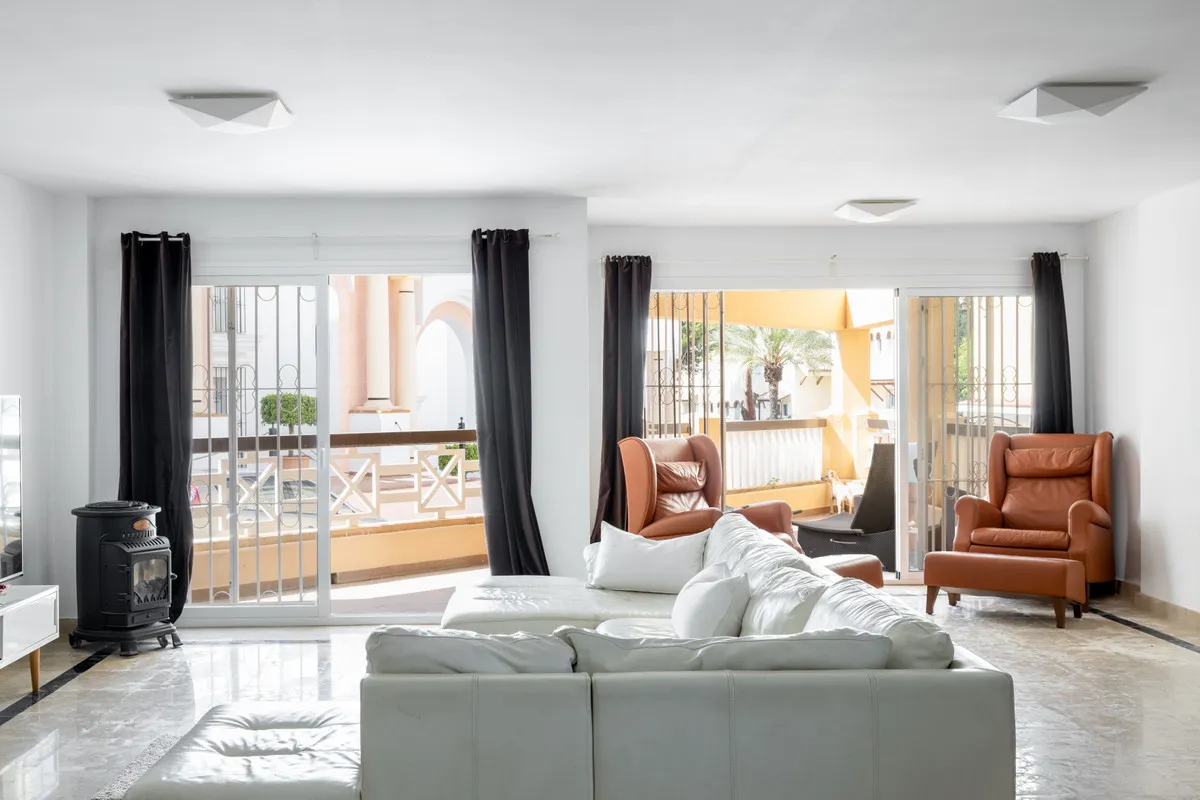 1e36c221-df1f-40e6-847f-a39720f67841