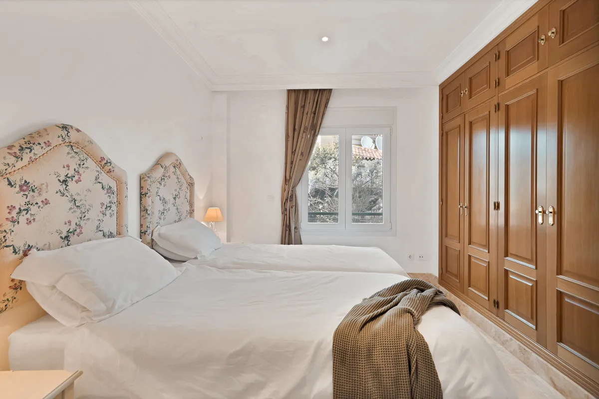 c2008cc9-8b1c-4135-8ee6-36d69be680e1