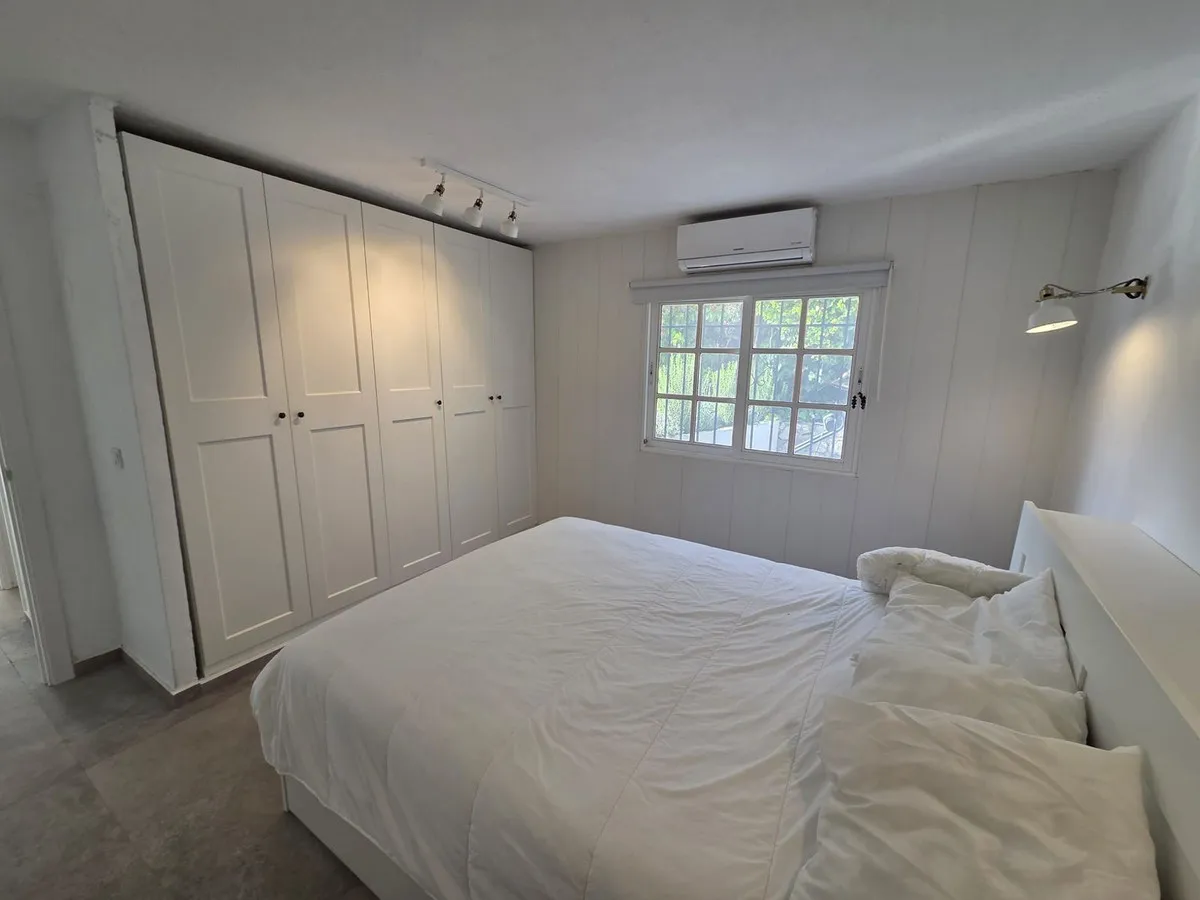 e8ca0edc-2dd0-4ce6-82f9-908aec6d4f2c