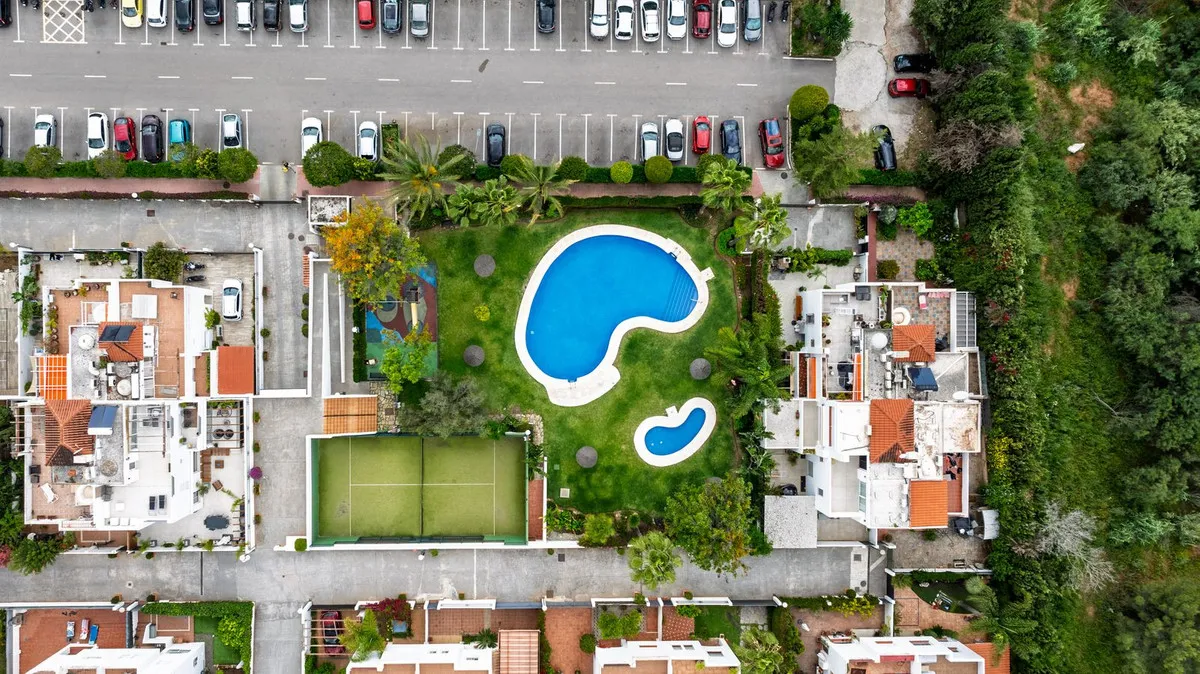 7124fa4e-d67c-40a9-aa9d-69bf072f6b7d