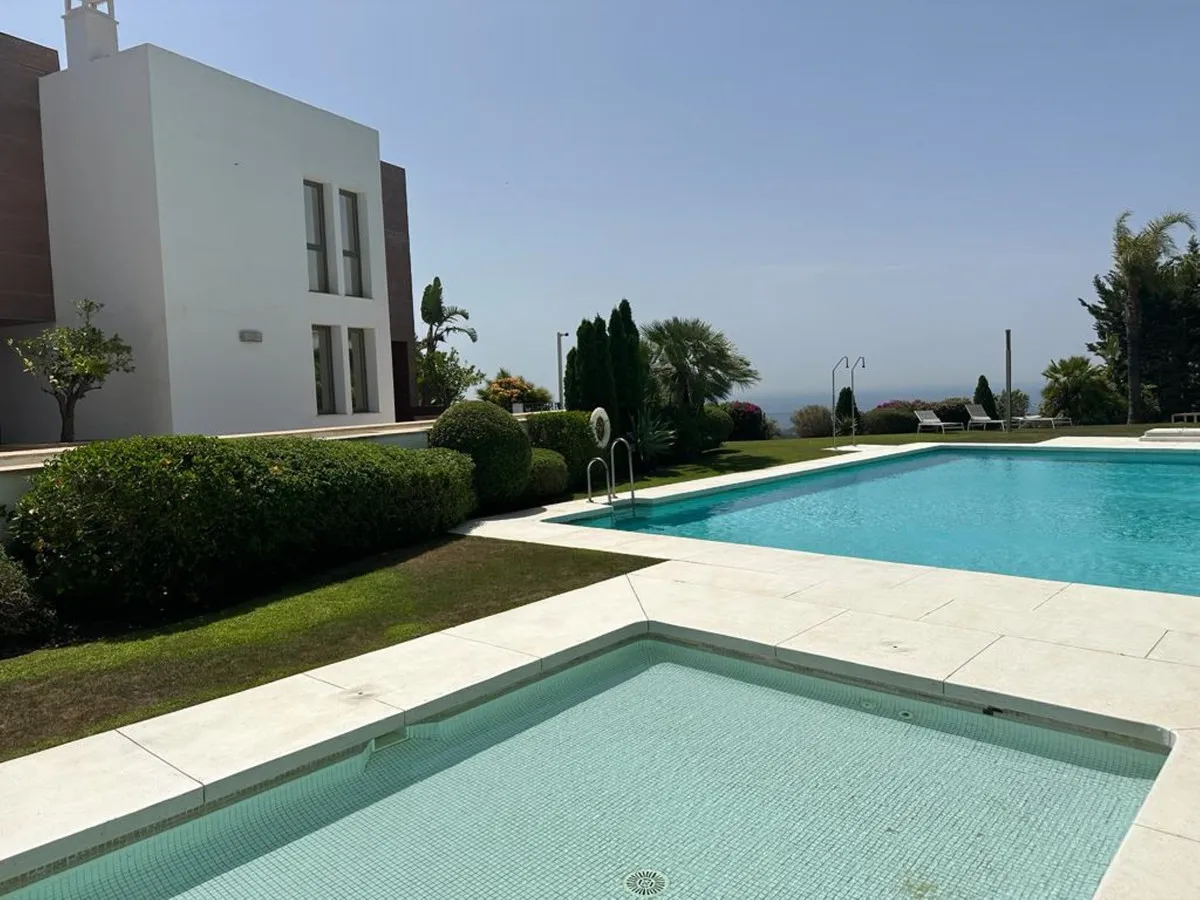 52ac1145-e39f-43e4-b4df-54b75e978135