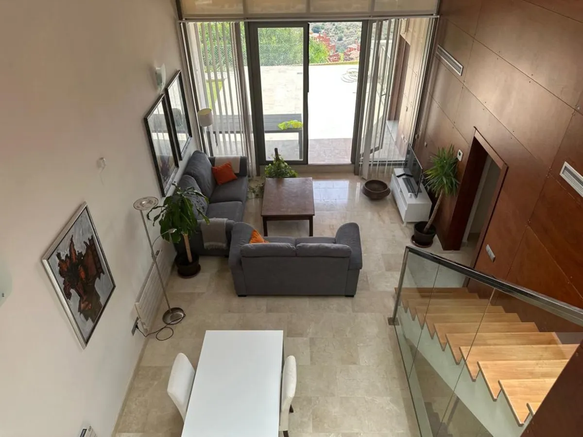 f3f7ef7c-da00-48f8-a821-1d3334dd9fdf