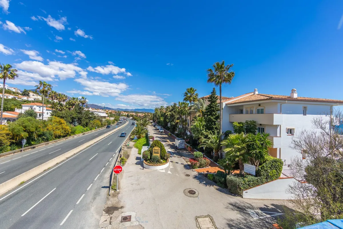 b76a48ca-5a8b-480b-952a-682097ee48fe